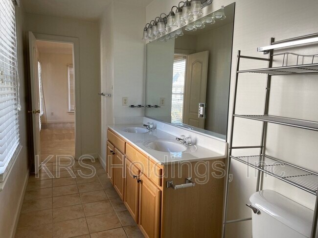 Building Photo - 3215 Omohundro Ave