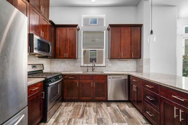 Building Photo - 2014 Sabine St