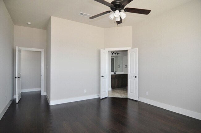 Building Photo - Fantastic 4-3-3 in Weatherford, Azle ISD!