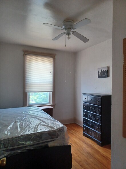 Building Photo - 5023 Queensberry Ave