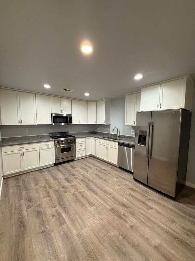 Building Photo - QUAINT ADU