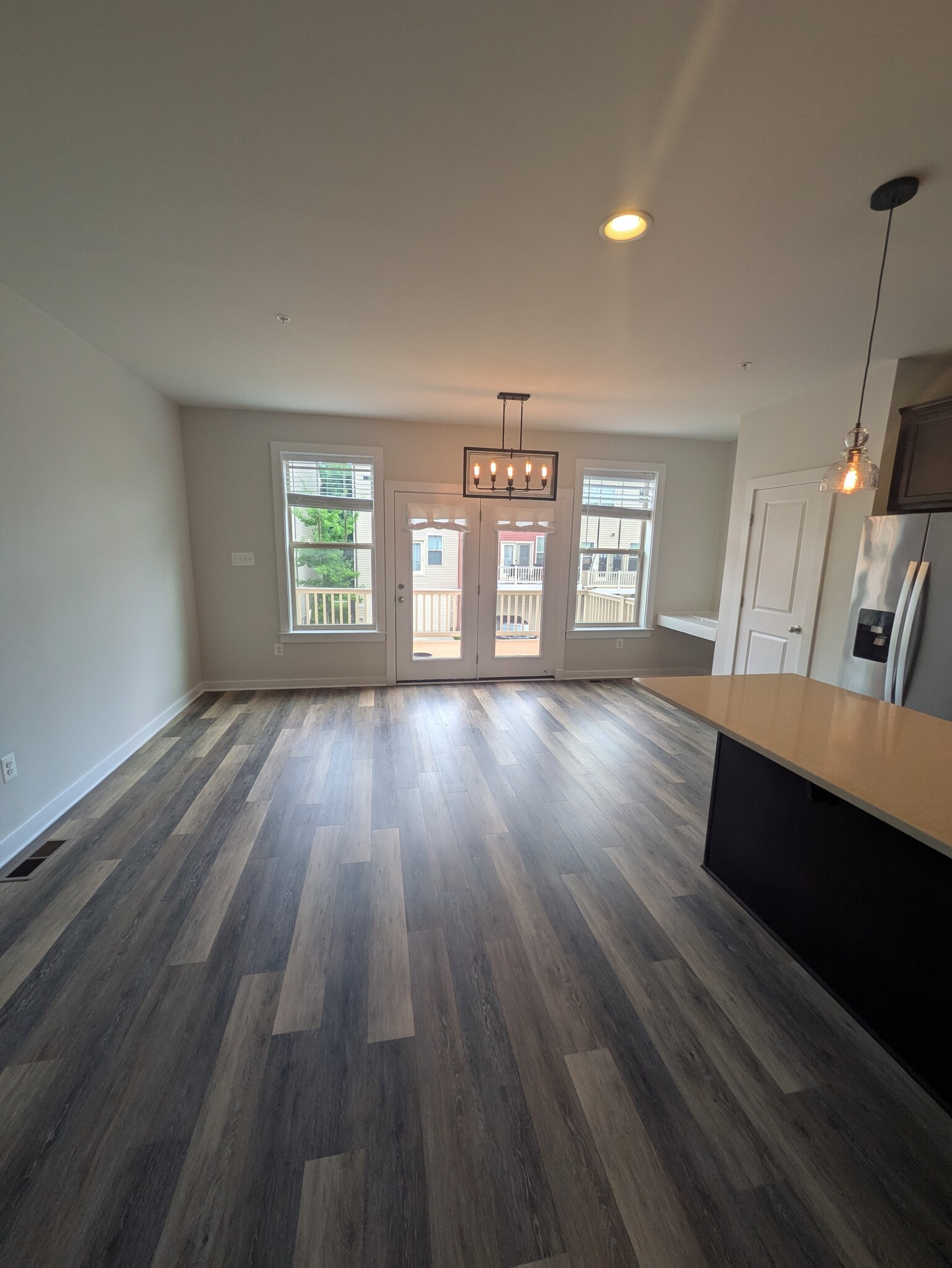 Building Photo - 1121 Lawler Dr