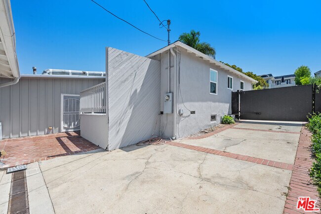 Building Photo - 769 Wildomar St