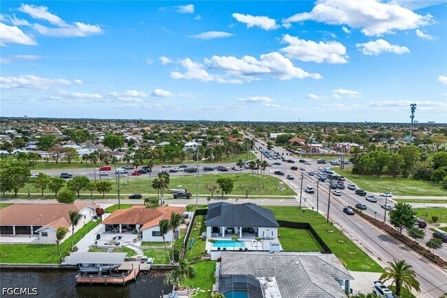 Building Photo - 2419 Country Club Blvd