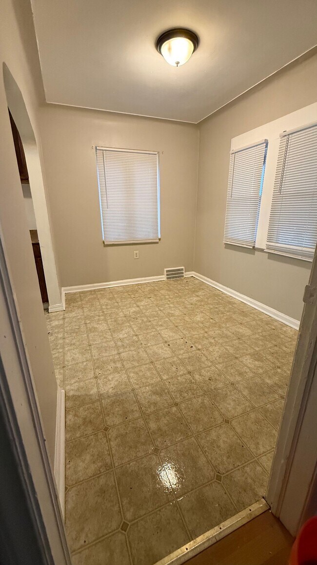 Building Photo - 10370 Britain St