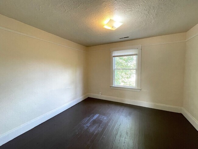 Building Photo - 4507 N Gantenbein Ave