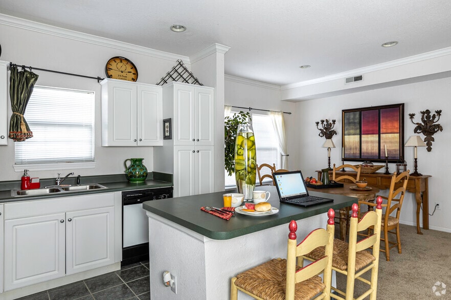 1BR, 1BA - 1094SF - Tuckaway at Shawnee