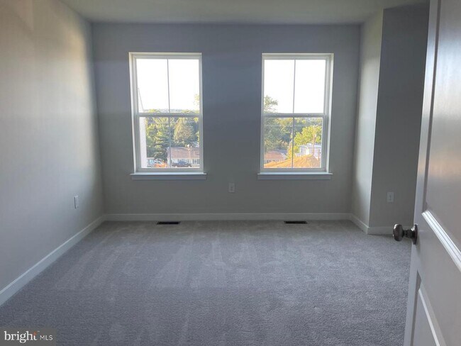 Building Photo - 231 Talucci Dr
