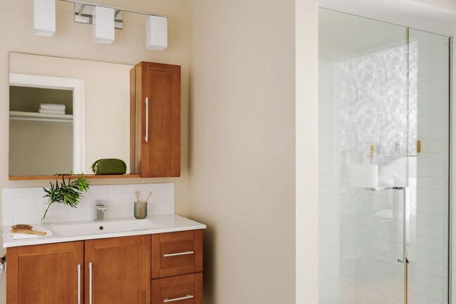 Building Photo - 925 Common St