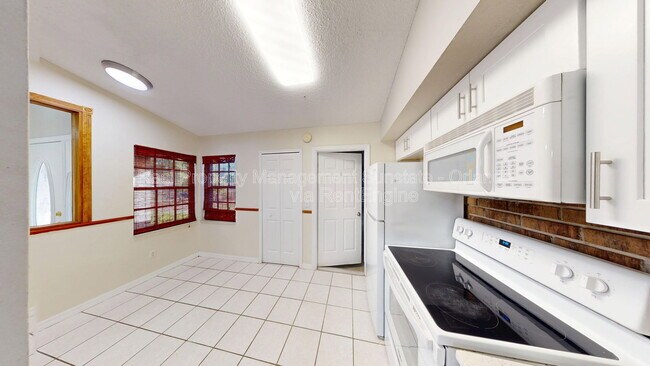 Building Photo - 1740 Whipple Dr
