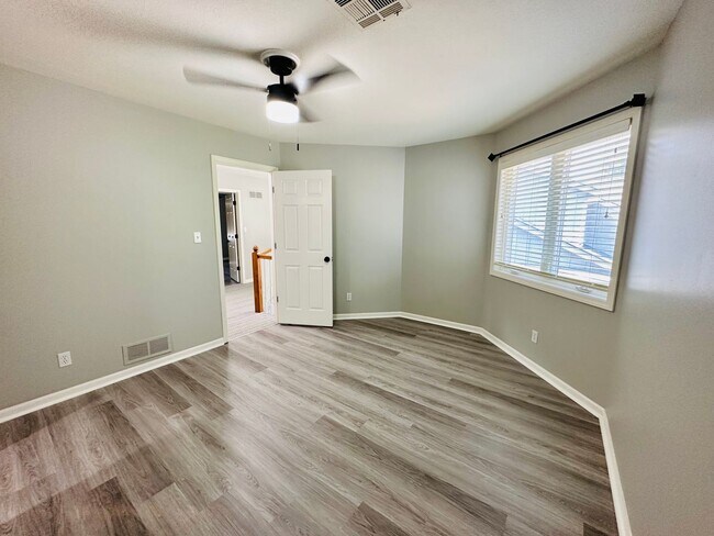 Building Photo - {10709}  Spacious Overland Park Duplex + T...