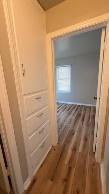 Building Photo - Spacious 3-bedroom, one-bathroom home.