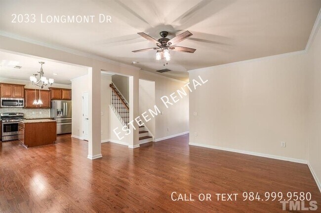 Building Photo - 2033 Longmont Dr