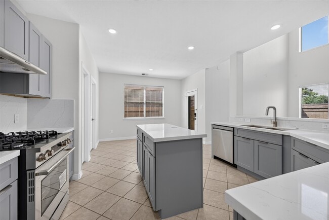 Building Photo - 24542 Bella Veneza Dr