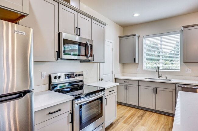 Building Photo - Newer Duplex Bremerton