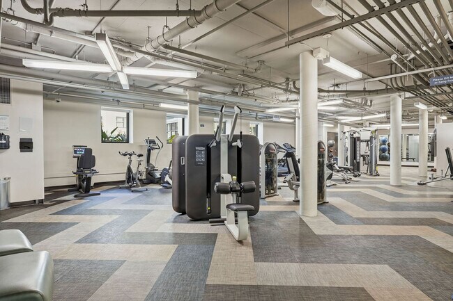 Building Photo - 2000 Post St