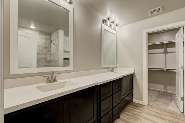 Building Photo - 721 League Cir
