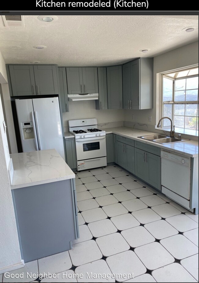 Building Photo - 4 br, 2.5 bath House - 3807 Via Escuda