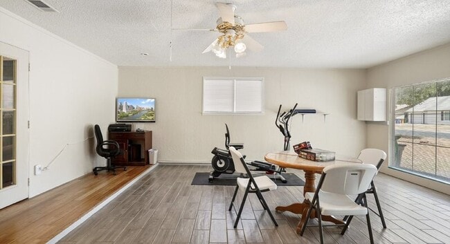 Building Photo - 4611 Cedargrove Dr