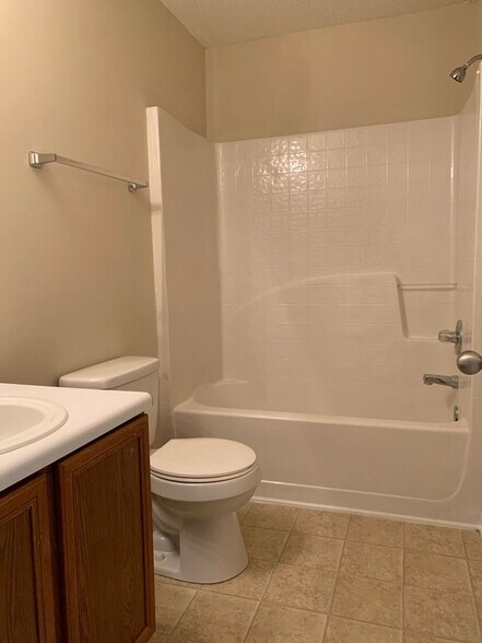 Building Photo - 2148 Bayrose Cir