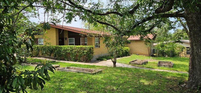 Primary Photo - 5612 E Martin Luther King Jr Blvd