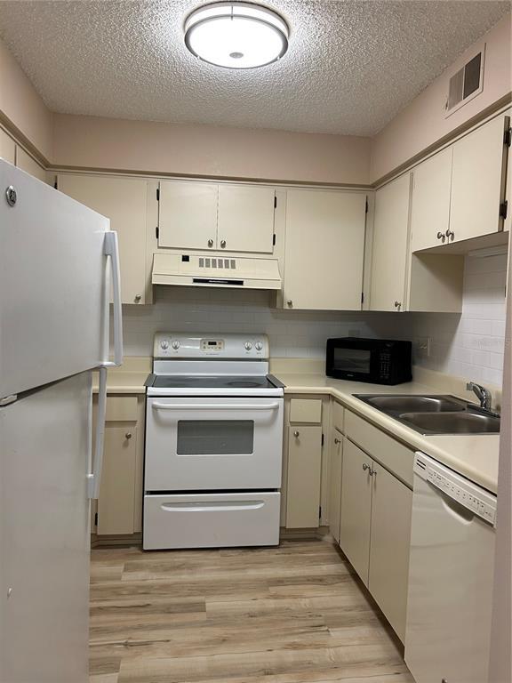 Building Photo - 2690 Coral Landings Blvd