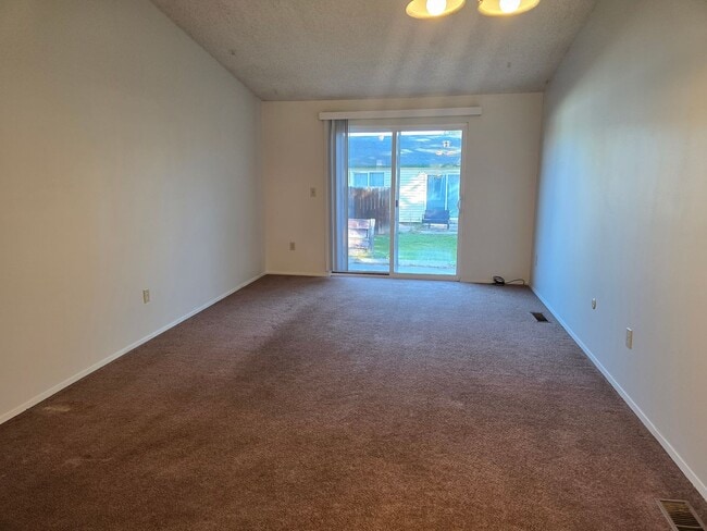 Building Photo - Eastland Duplex