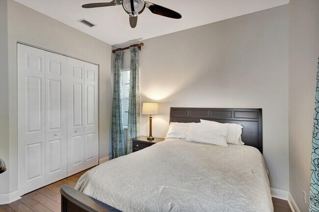 Building Photo - 9315 Via Classico W