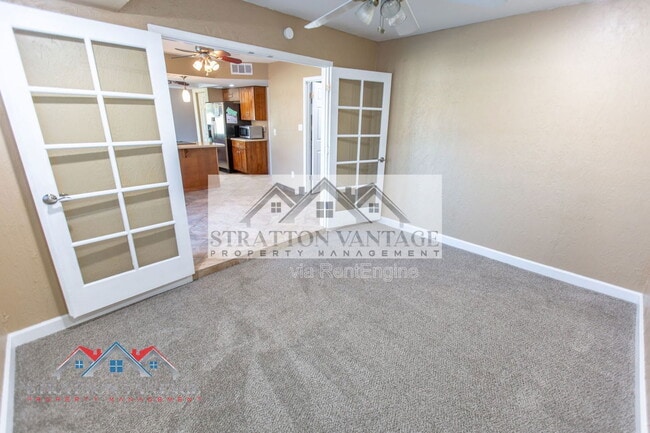 Building Photo - 944 W Meseto Ave