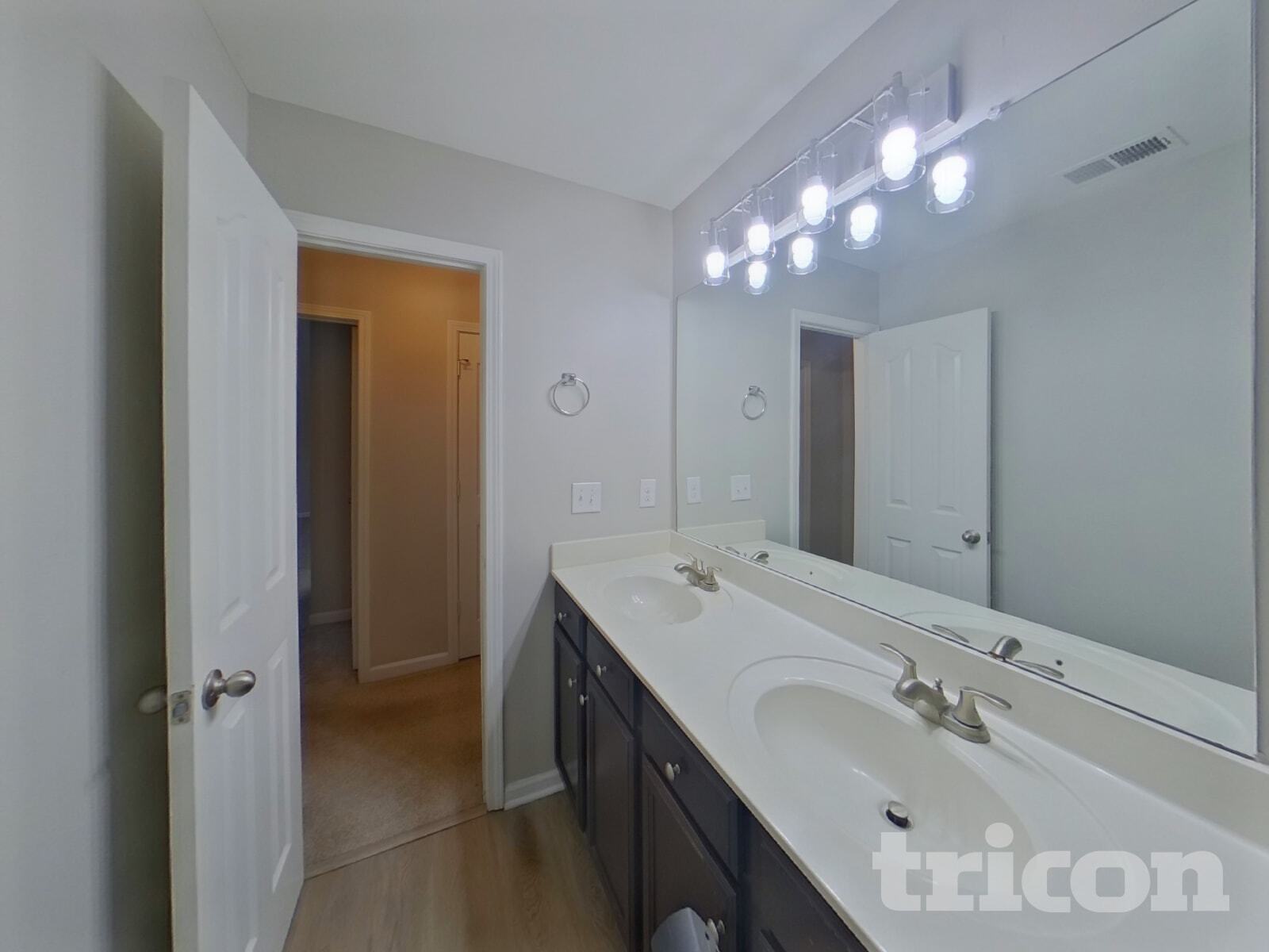 Building Photo - 747 Markham Cir