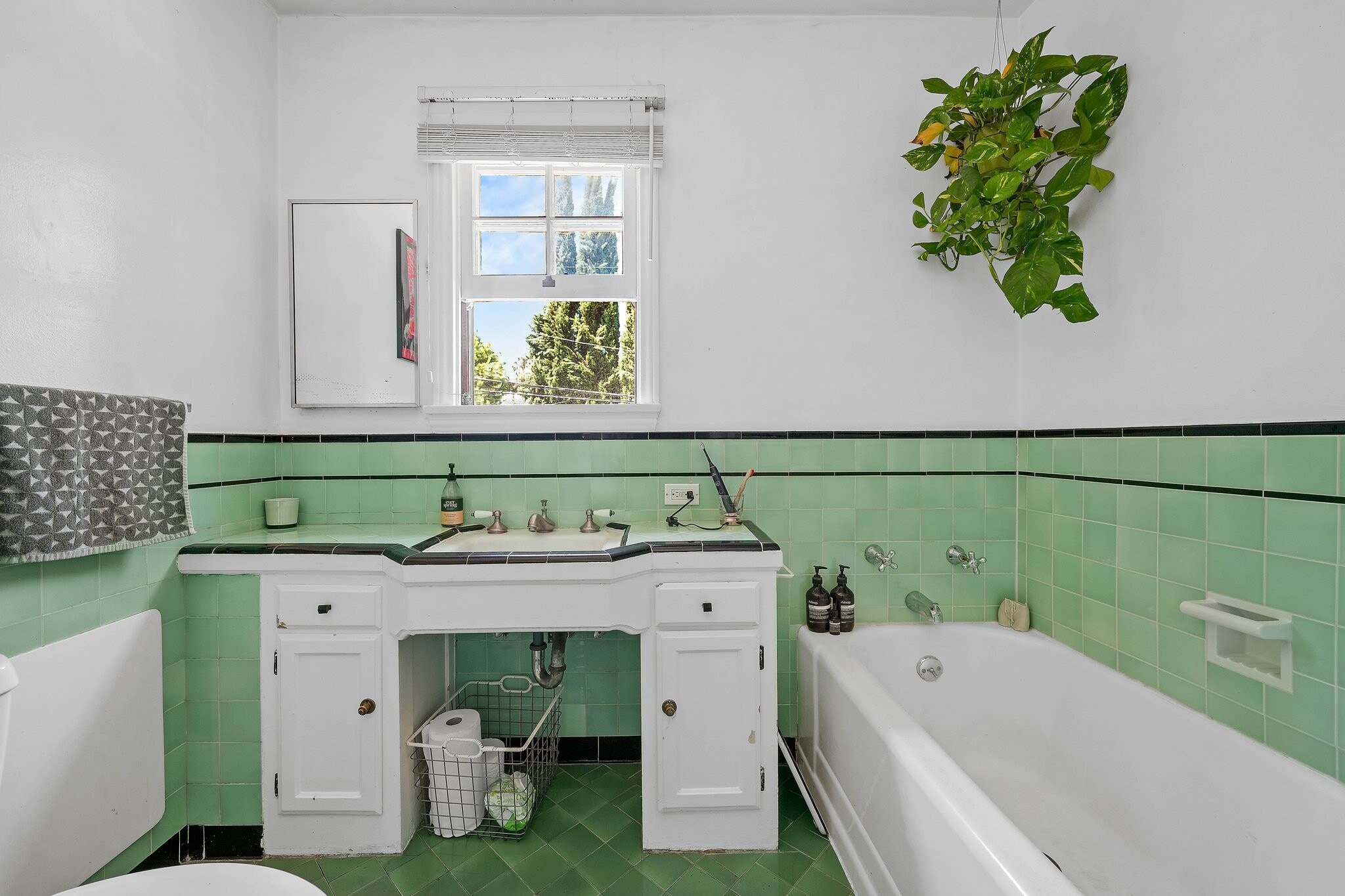 Similar bathroom - 157 South Westmoreland Avenue