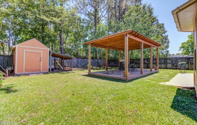 Building Photo - 14064 Woodmont Dr