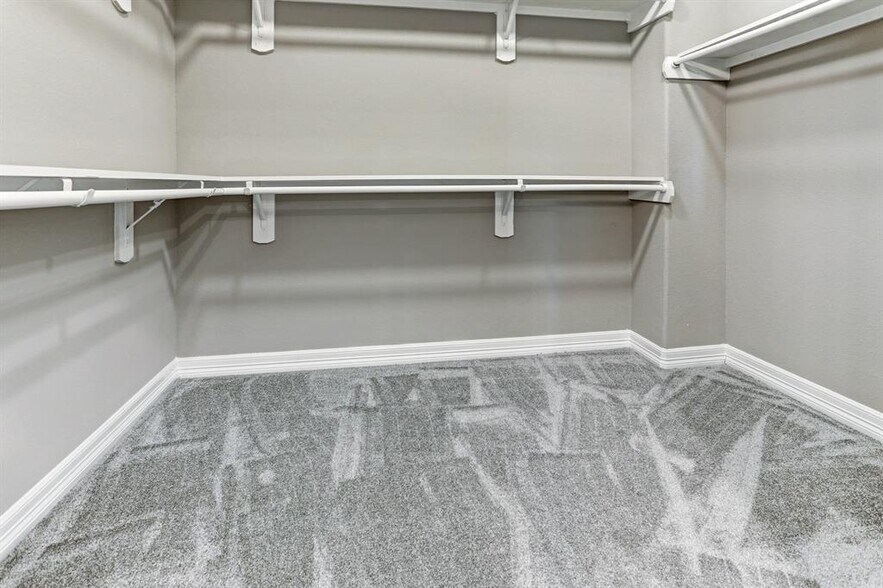 primary closet - 3128 Coal St