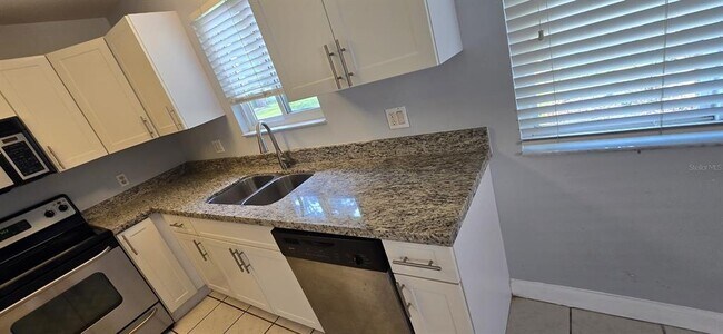 Building Photo - 1127 Spring Meadow Dr