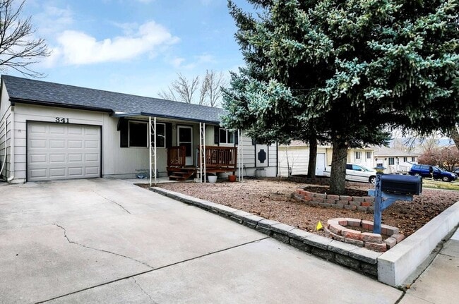 Building Photo - 341 Longfellow Dr