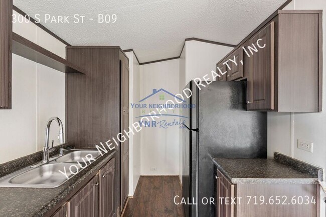 Building Photo - 300 S Park St