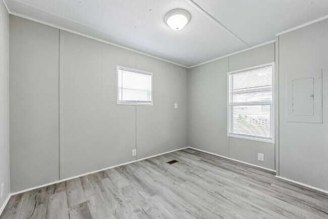 Building Photo - 2108 Ixora Ct