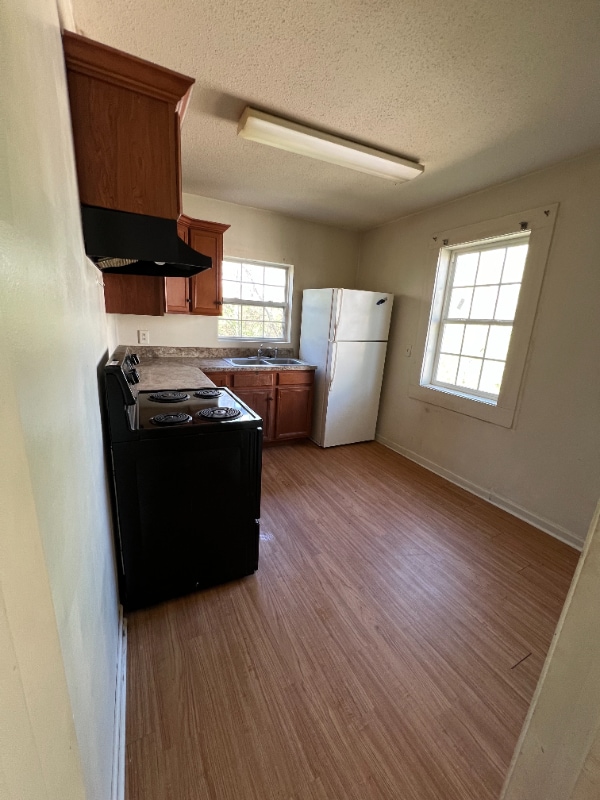 Building Photo - 424 Maple St