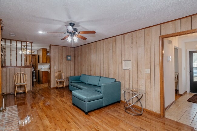 Building Photo - Fully Furnished Charleston Rental Near Folly Beach – Utilities Included | $3,600/Month