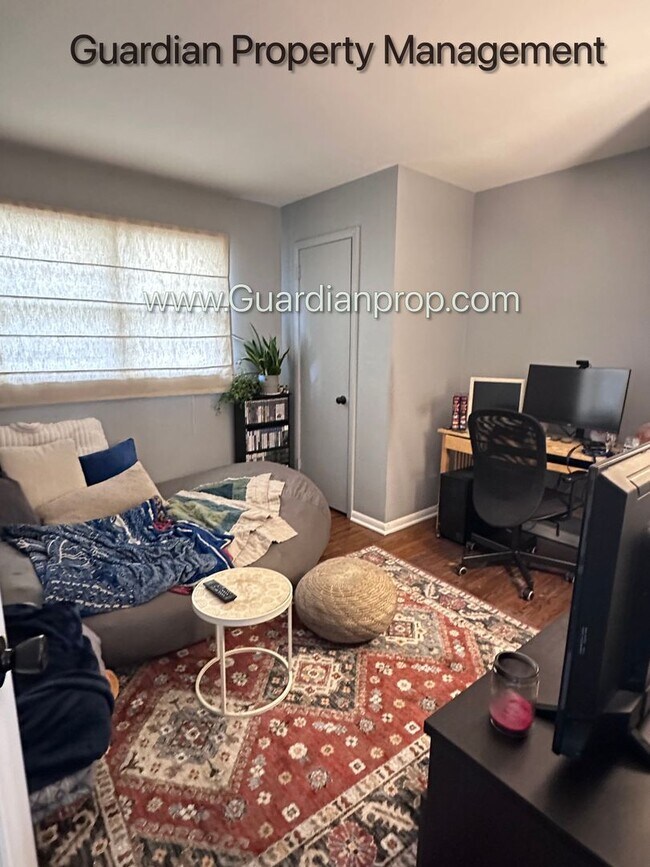 Building Photo - St Louis Park Single Family Home, Fenced In yard, Washer/Dryer, Fenced 1 Car Garage