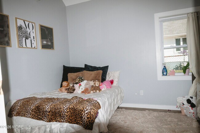 Building Photo - 295 Roosevelt Ave