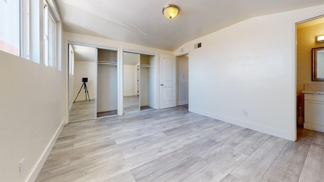 Building Photo - 5272 Manhasset Dr