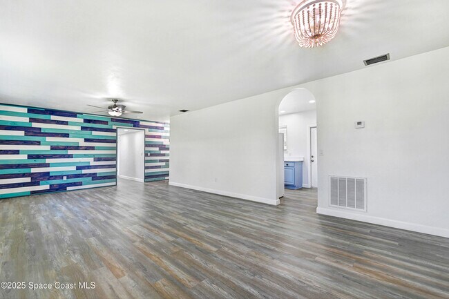 Building Photo - 702 Lund Cir