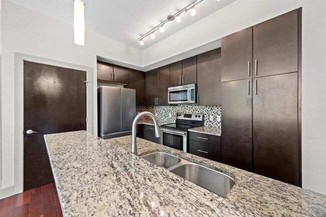 Building Photo - 1320 Robert Browning St