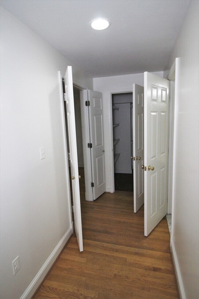 Building Photo - 1511 Bolton St