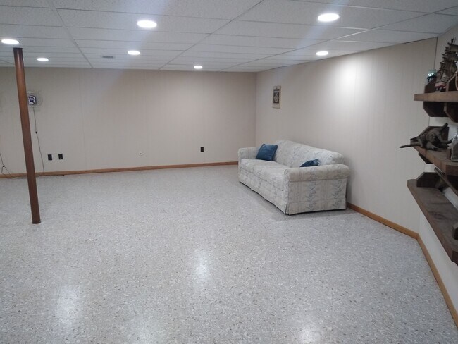 Building Photo - 1110 Revere Dr