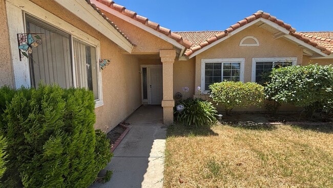 Building Photo - Three Bedroom, Two Bathroom Home in San Jacinto!