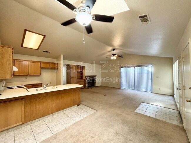 Building Photo - 3068 W Queens Cir