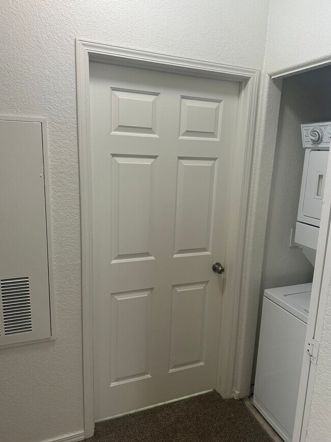 Building Photo - NE Near Nellis! Gated! Community Pool, Spa...