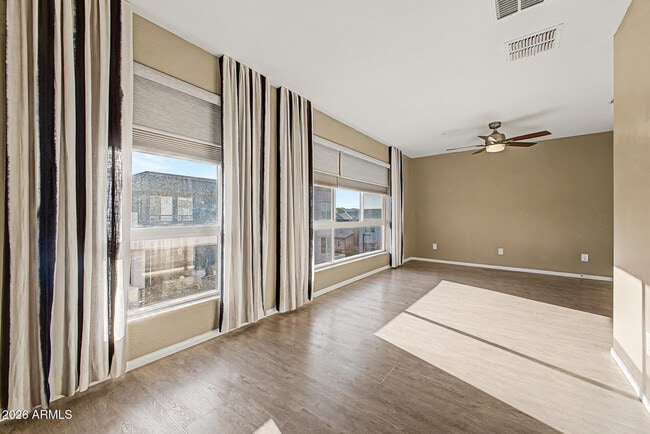 Building Photo - 1250 Abbey Ln